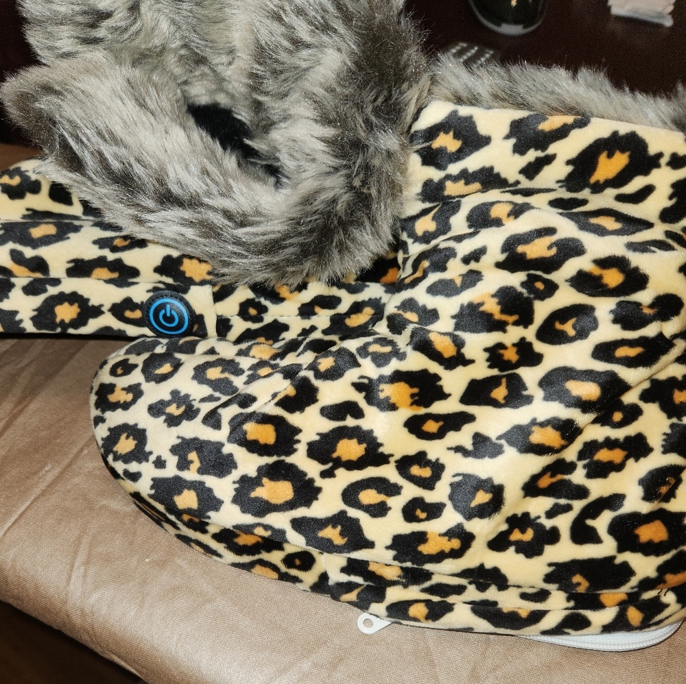 NEW Leopard Print Foot  Massaging Booty Slipper Vibrating Battery Operated SZ S